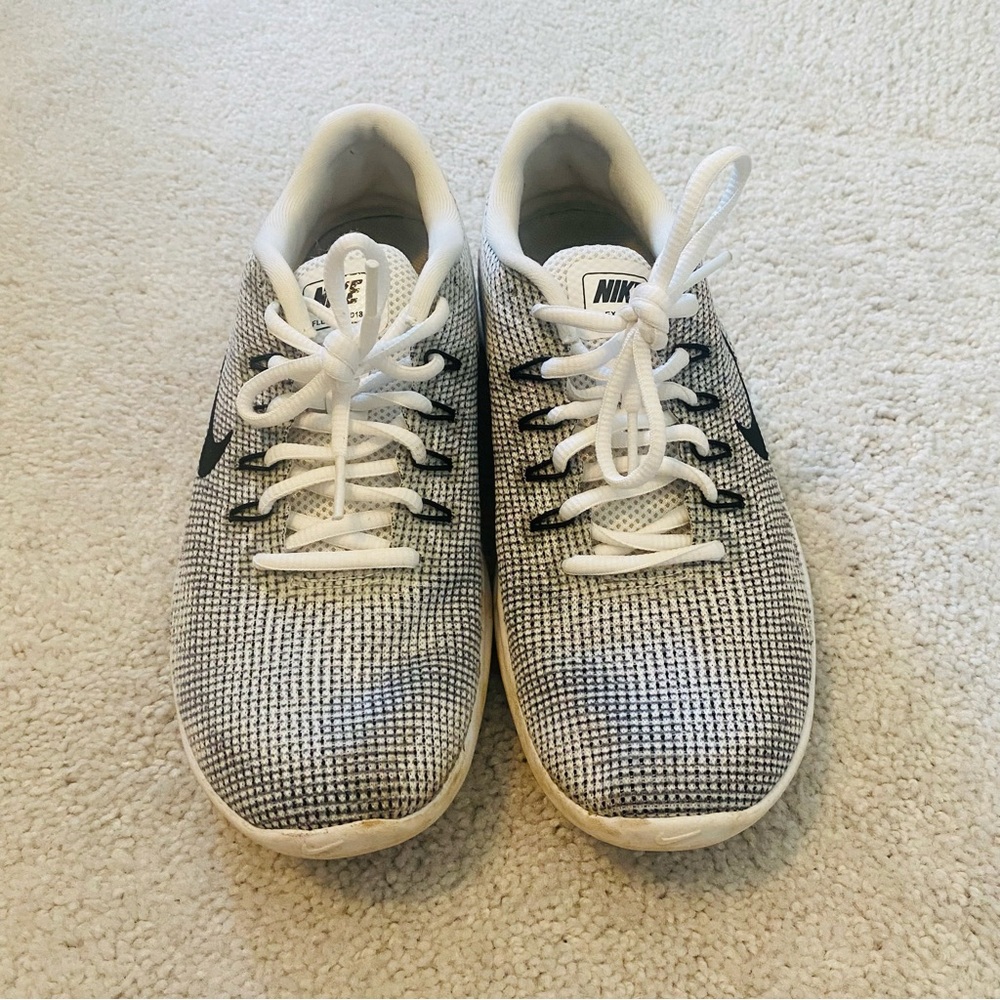Nike Flex RN 2018 White and Black Sneakers - Size 8 Women - Picture 2 of 7